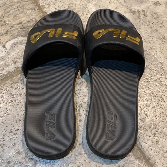 Fila slides - Picture 3 of 3